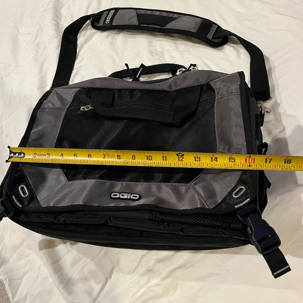 Ogio single shoulder laptop bag - Picture 8 of 14